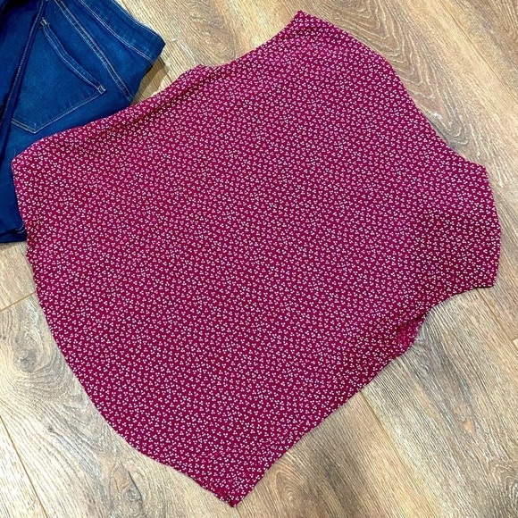 Maroon Polka Sleeveless Blouse ~Like NEW 🤍 - Picture 9 of 12
